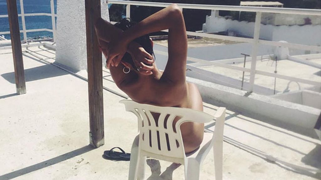 Febrero: Verónica Echegui al sol. ¡Qué no queden marcas!