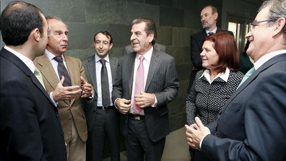 La consejera de Industria, Energía y Medio Ambiente de Castilla-La Mancha, Paula Fernández, durante la recepción ofrecida al ex presidente de Chile Eduardo Frei (c) en Toledo. EFE La consejera de Industria, Energía y Medio Ambiente de Castilla-La Mancha, Paula Fernández, durante la recepción ofrecida al ex presidente de Chile Eduardo Frei (c) en Toledo. EFE