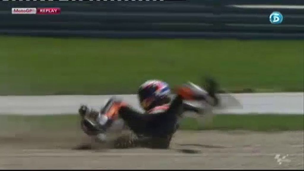 Stoner sale volando de la moto en la clasificación de Indianápolis