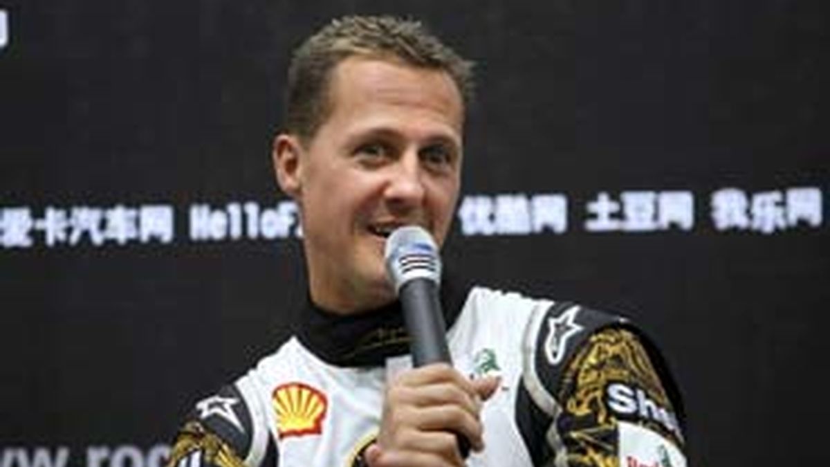 Michael Schumacher en la Carrera de Naciones 2009, que se celebra en el estadio olímpico de Pekín. Foto: EFE