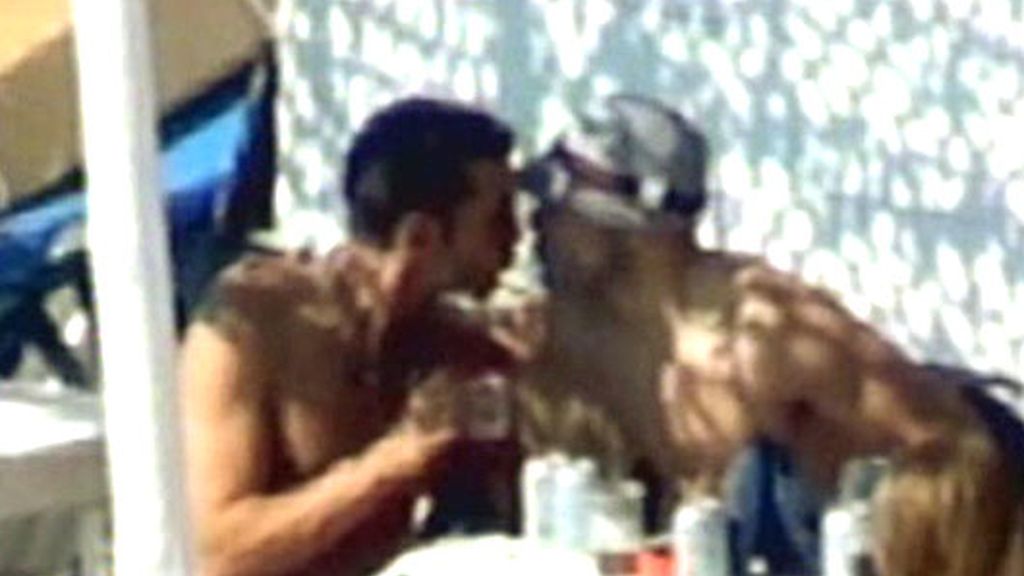 Jesús Vázquez, besos en Ibiza