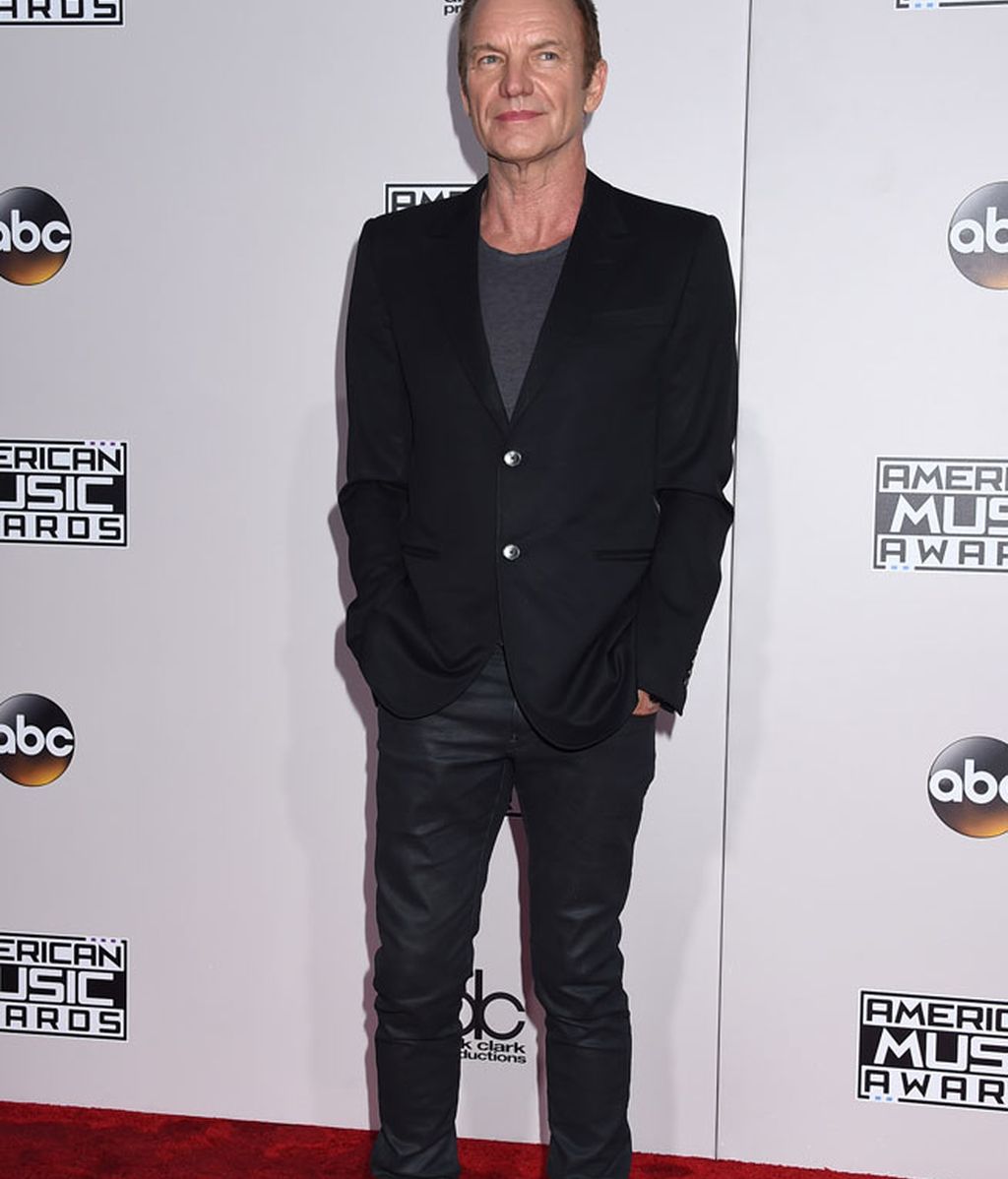 La discreción 'casual' de Sting, fue en clave de negro