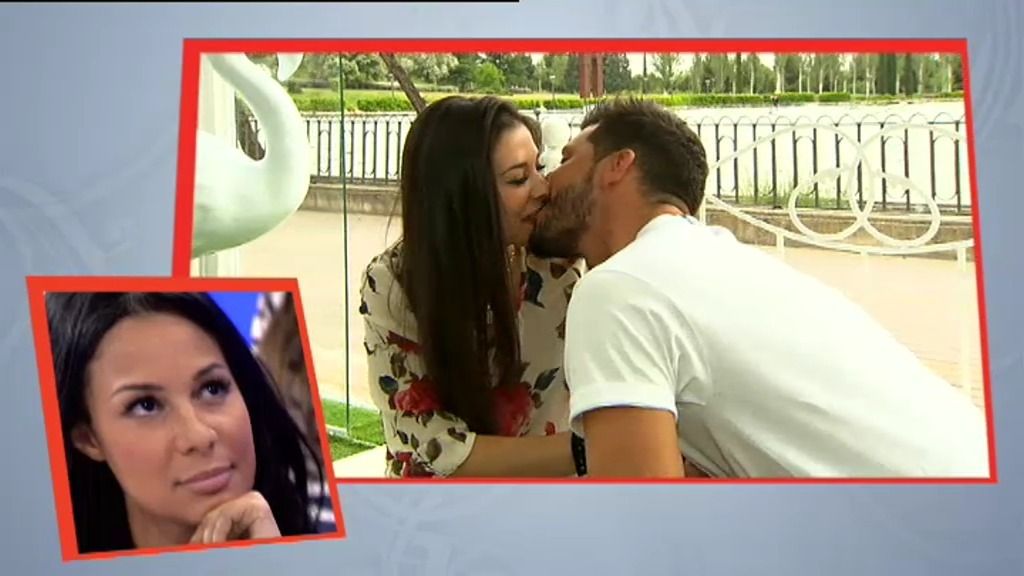 Manu y Ruth se besan