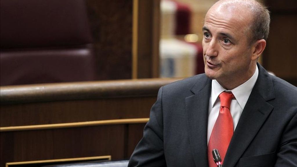 El ministro de Industria, Miguel Sebastián, interviene ayer desde su escaño durante la sesión de control al Gobierno del pleno del Congreso. EFE El ministro de Industria, Miguel Sebastián, interviene ayer desde su escaño durante la sesión de control al Gobierno del pleno del Congreso. EFE