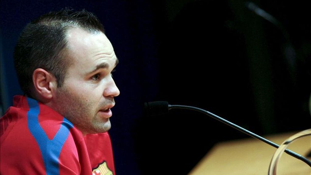 El centrocampista del F.C.Barcelona Andrés Iniesta ha ofrecido una rueda de prensa en el Camp Nou antes del entrenamiento de la plantilla barcelonista. Vídeo: Informativos Telecinco