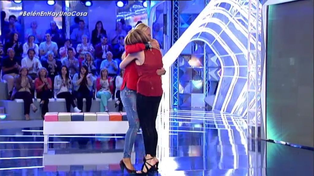 Belén Esteban, emocionada en el plató de 'Hay una cosa...'
