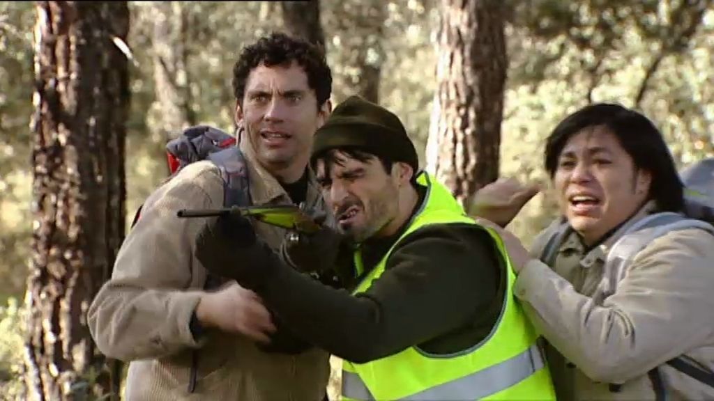 Chema se disfraza de monstruo para asustar a Luisma y a Machu