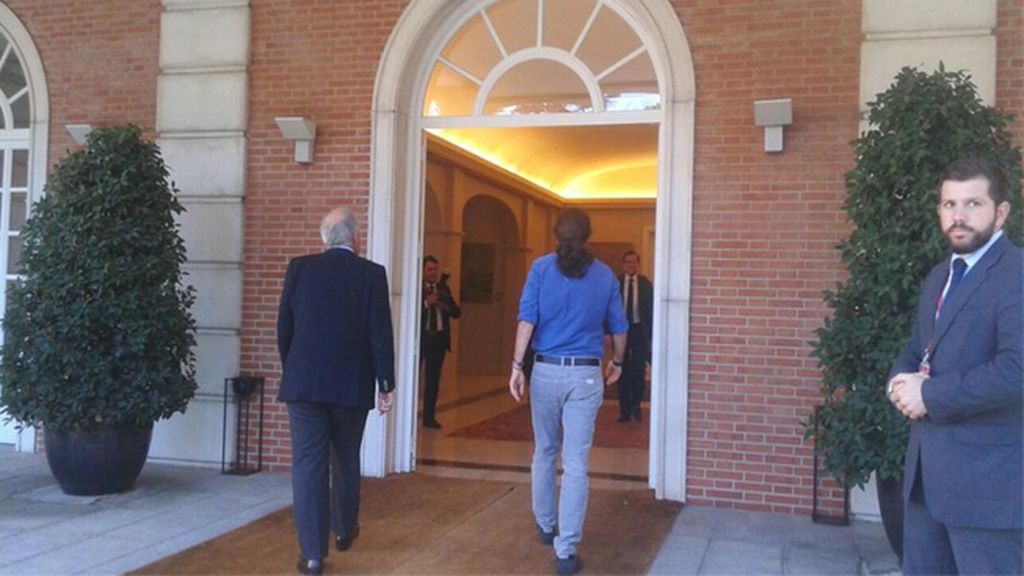 El secretario general de Podemos, Pablo Iglesias, se reúne con Mariano Rajoy