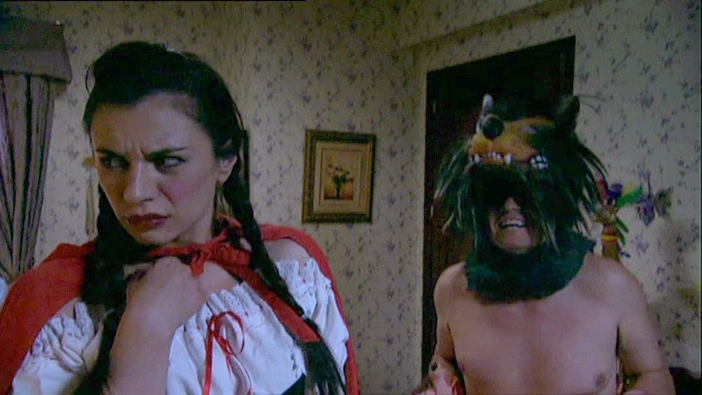 Aunque parezca modosita e infantil, Soraya también sabe usar sus encantos.