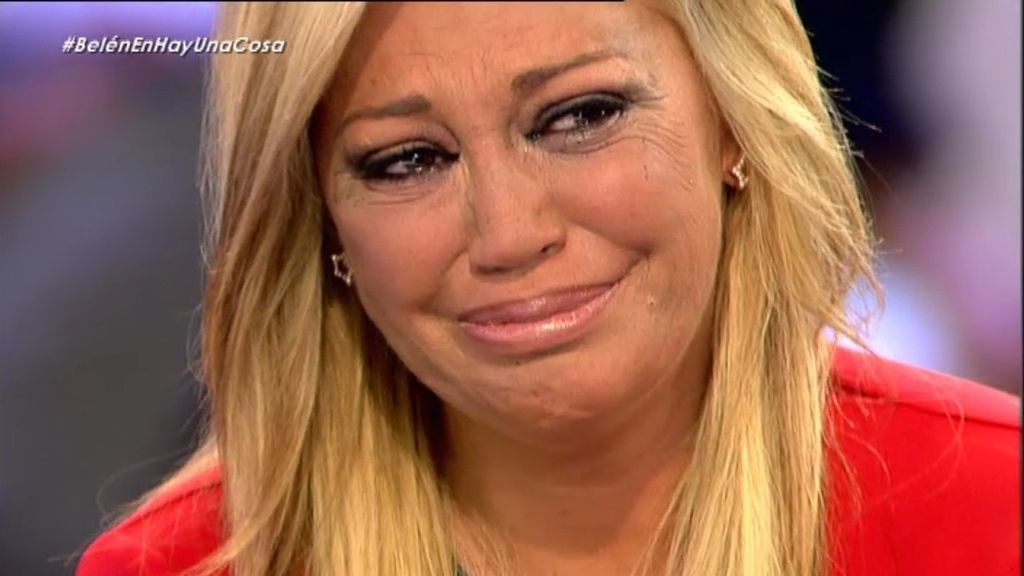 Belén Esteban, emocionada en el plató de 'Hay una cosa...'