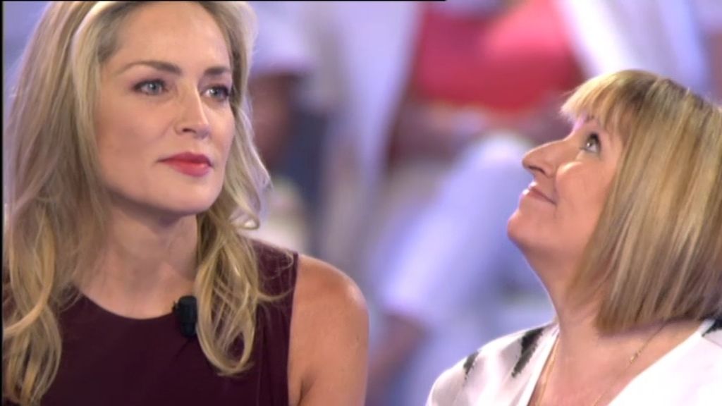 La actriz divierte al público y le emociona con su historia