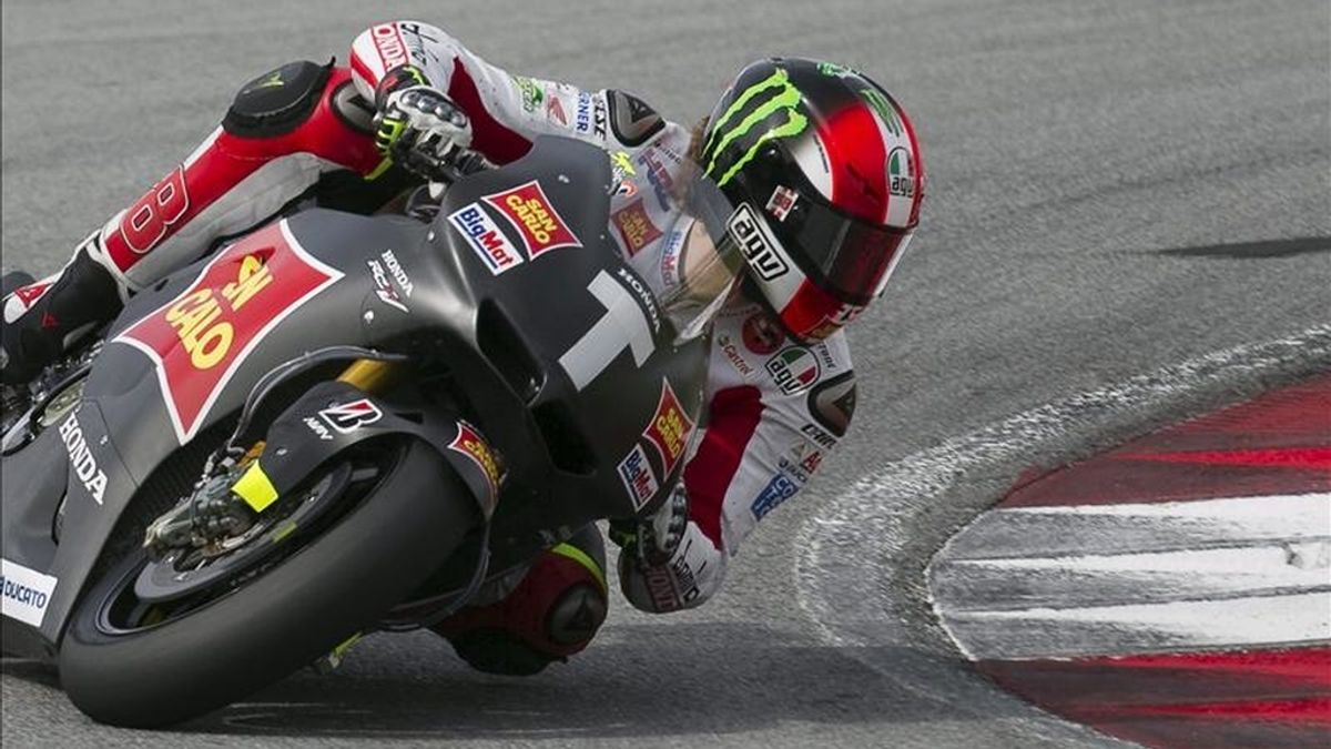 El piloto italiano Marco Simoncelli (SC Honda Gresini) participa en la última jornada de entrenamientos de MotoGp de la pretemporada que se desarrolla hoy en el circuito de Sepang, en Kuala Lumpur (Malasia). EFE El piloto italiano Marco Simoncelli (SC Honda Gresini) participa en la última jornada de entrenamientos de MotoGp de la pretemporada que se desarrolla hoy en el circuito de Sepang, en Kuala Lumpur (Malasia). EFE