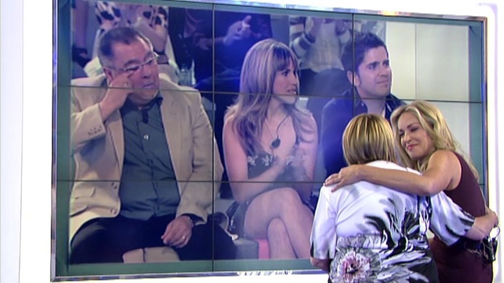 La actriz divierte al público y le emociona con su historia