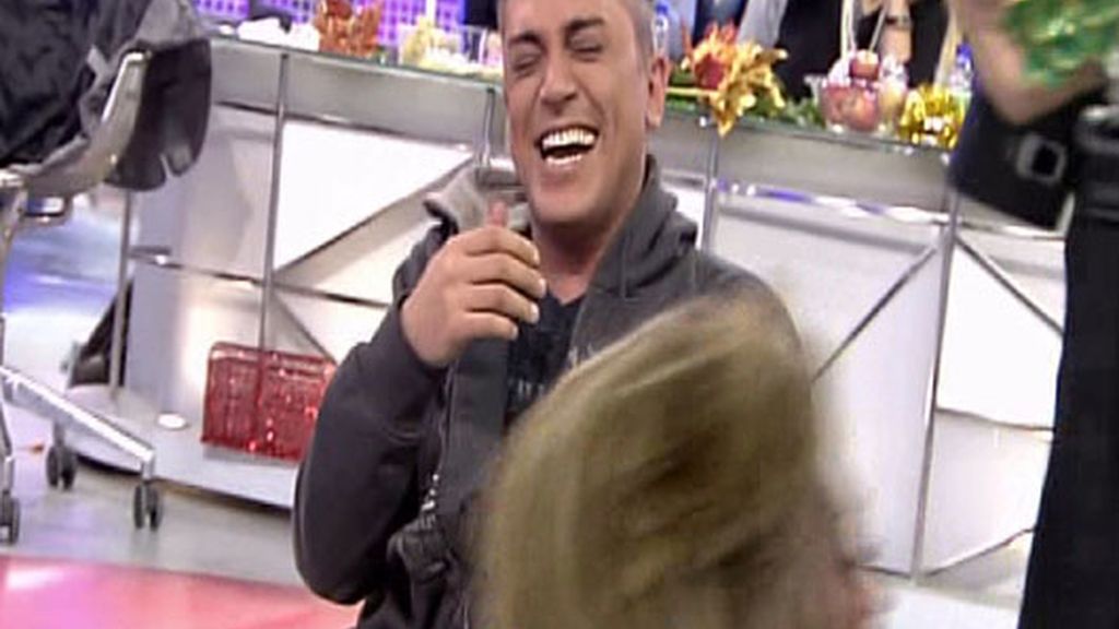 Kiko pilla cacho con Mila, Terelu y Lydia