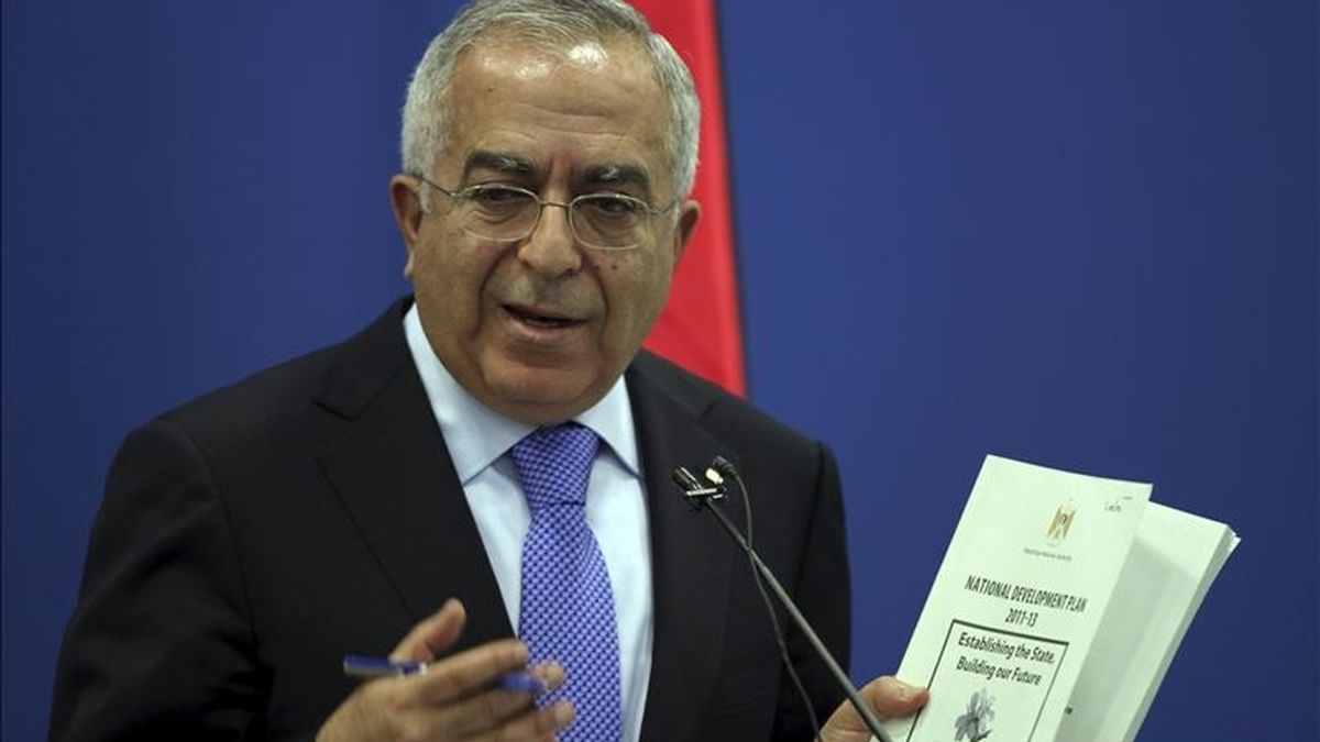 El primer ministro palestino, Salam Fayad, comparece en una rueda de prensa en Ramala, Cisjordania. EFE