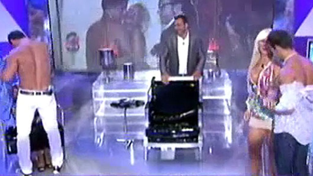 Los hombres de Chari, cuerpo a cuerpo Los hombres de Chari, cuerpo a cuerpo