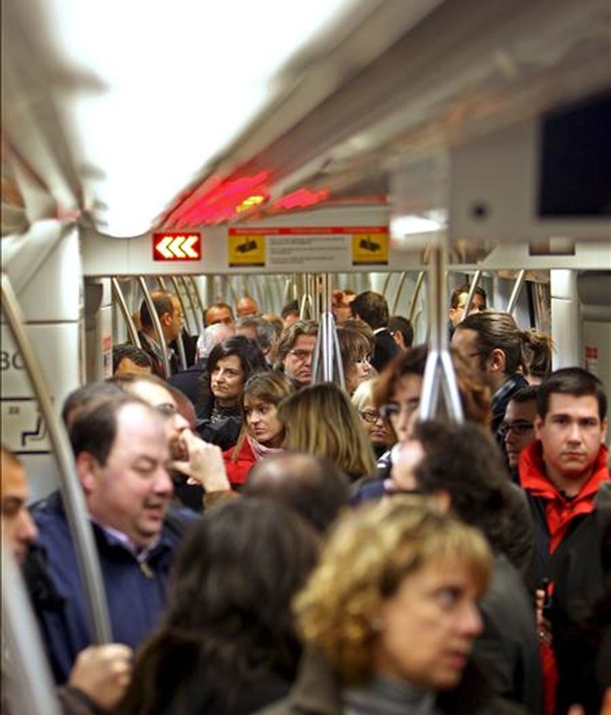 Pasajeros del Metro de Barcelona. EFE/Archivo