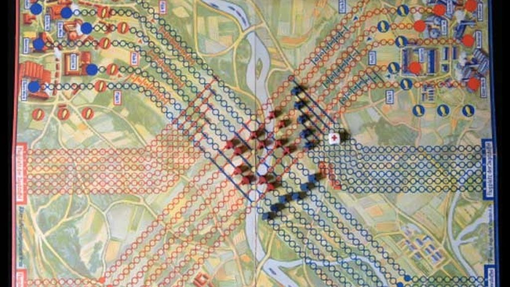 La exhibición muestra también tapices gigantes regalados a Hitler