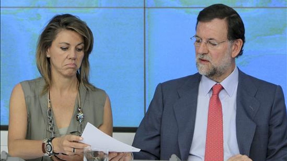 El presidente del PP, Mariano Rajoy, junto a la secretaria general del Partido Popular, María Dolores de Cospedal, durante la reunión del Comité Ejecutivo Nacional celebrada hoy con la que el PP cierra el curso político. EFE