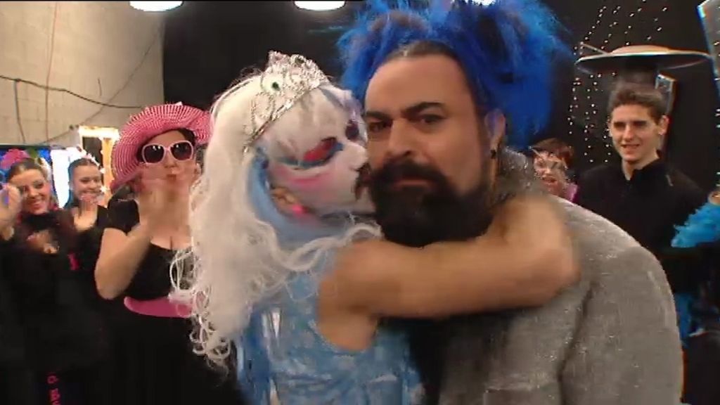 El bodorrio entre 'El Sevilla' y Lola Power