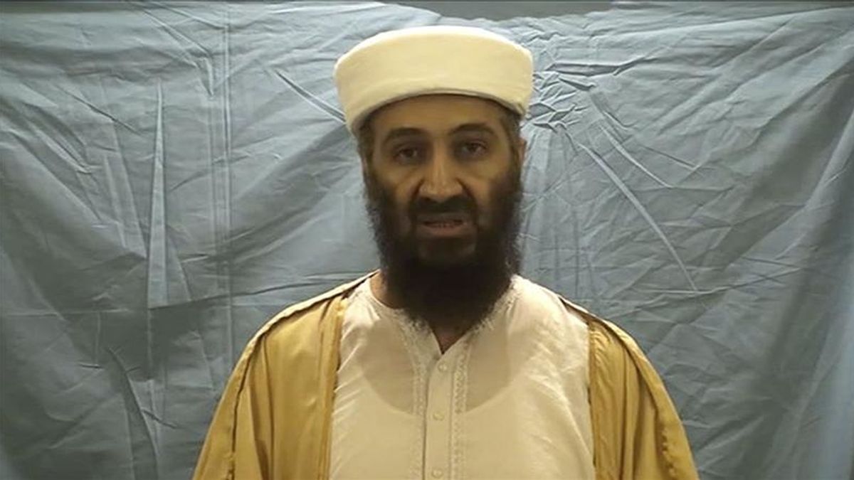 El líder de Al Qaeda, Osama bin Laden, fallecido hace una semana en una operación militar estadounidense, amenazó a EEUU en un mensaje elaborado antes de su muerte y hecho público hoy por una página web empleada por islamistas. EFE/Archivo