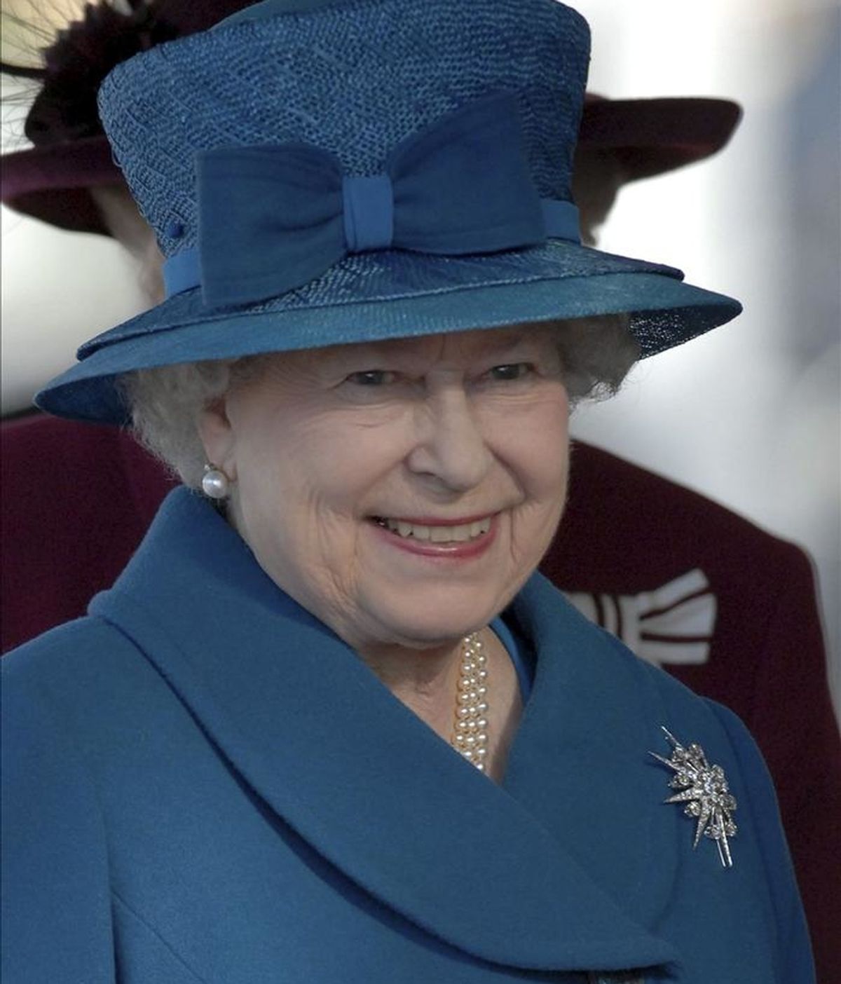 La reina Isabel II participa en la ceremonia oficial de la botadura del nuevo Queen Elizabeth, en el puerto de Southampton, Inglaterra. EFE/A
