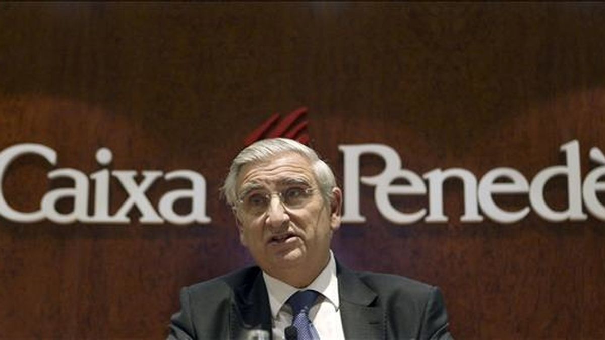 El director general de Caixa Penedés, Ricard Pagés, durante la rueda de prensa ofrecida sobre los resultados de la entidad correspondientes al ejercicio del 2008. EFE