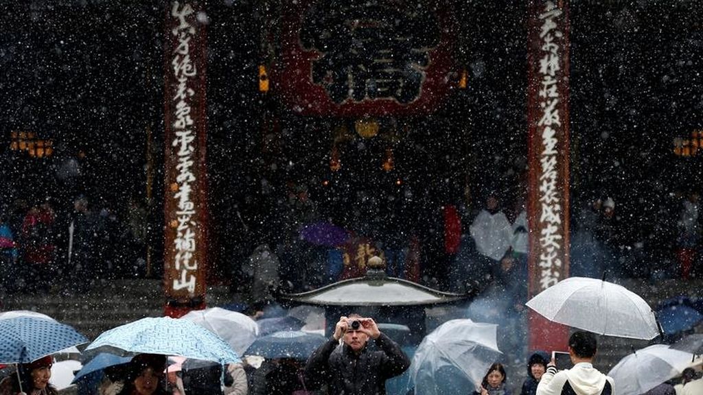 Tokio vive su primera nevada en un mes de noviembre en más de medio siglo