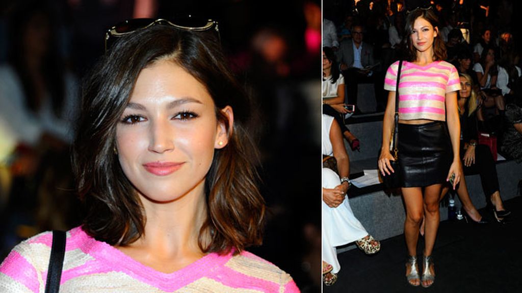 Úrsula Corberó de negro, rosa y lentejuelas