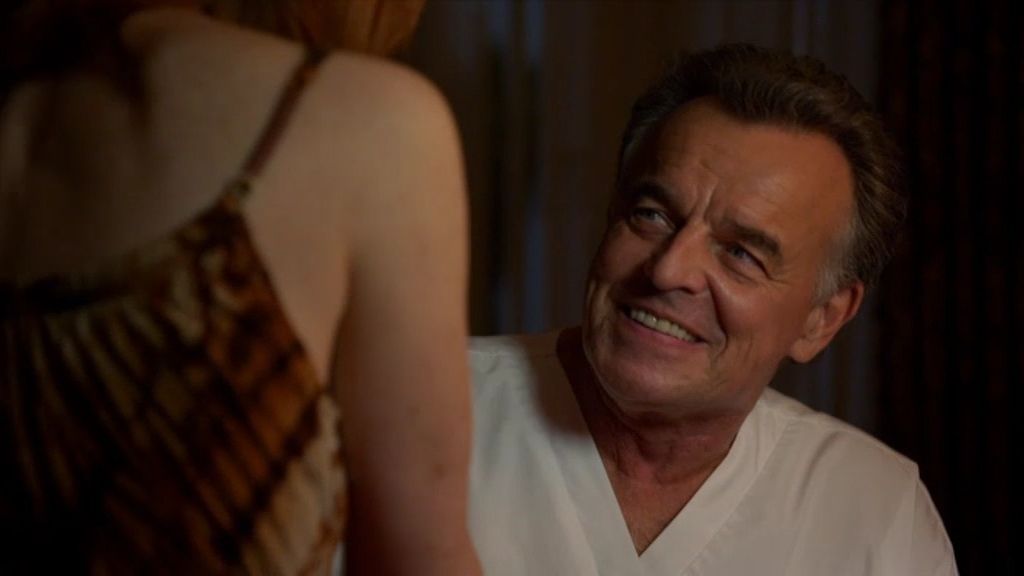 Ray Wise, estrella invitada en 'Complejo de Dios' (T08xC04)