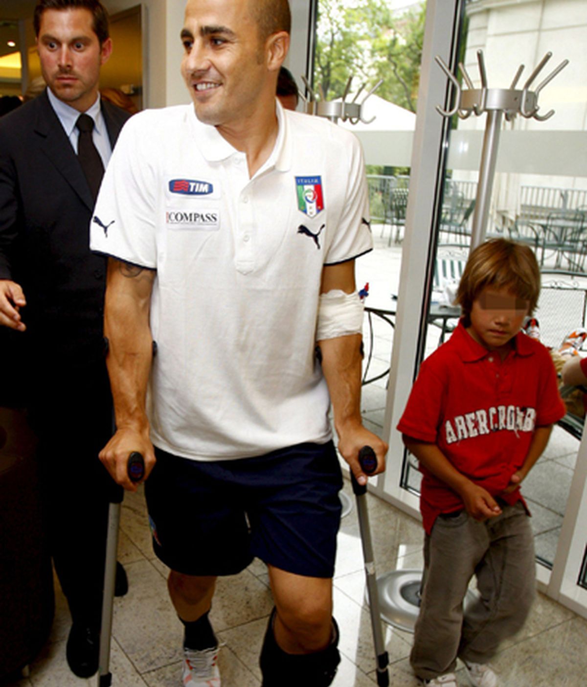 Cannavaro tras ser operado este miércoles. FOTO: EFE