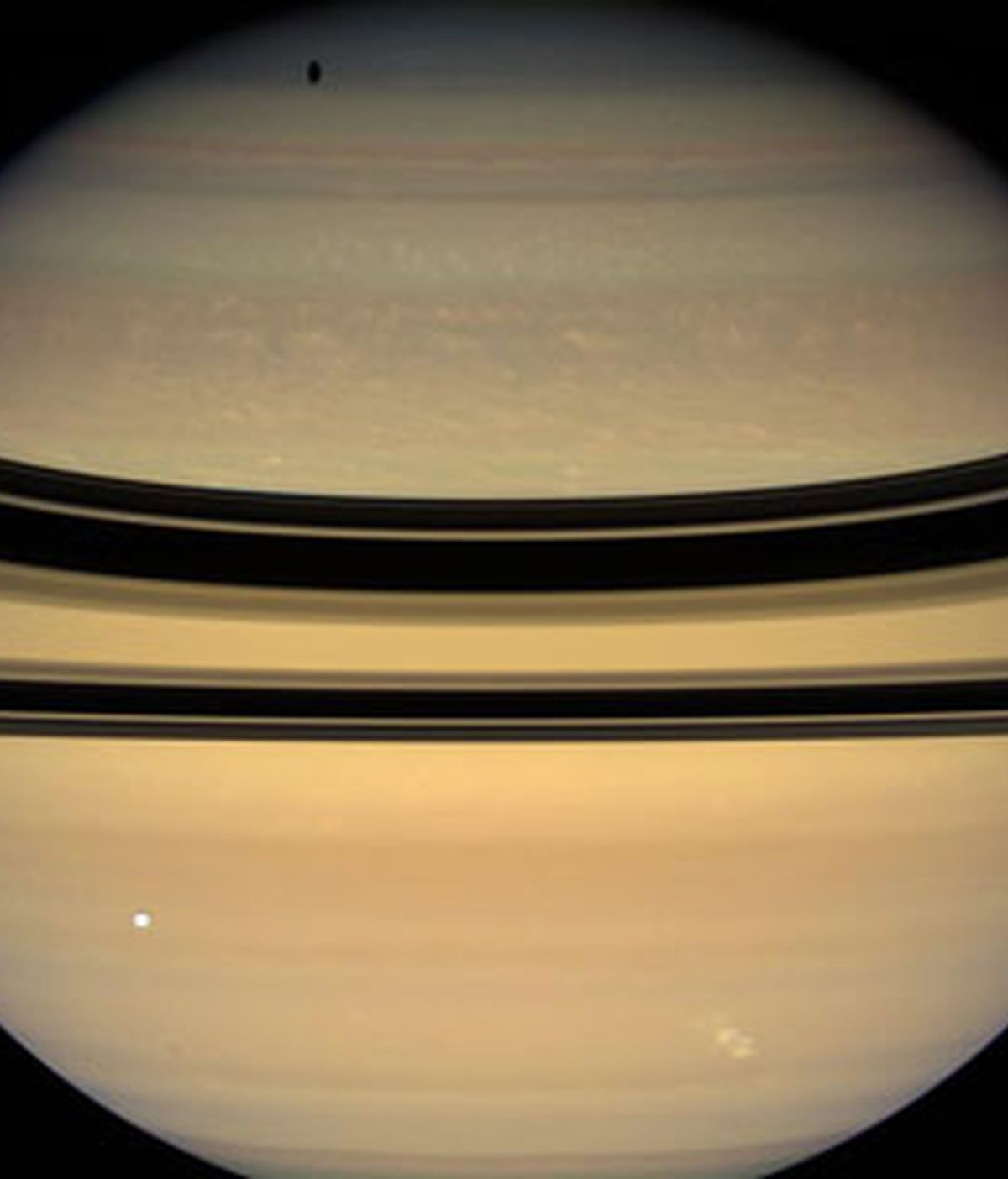 La sonda Cassini-Huygens capta una inmensa tormenta eléctrica en Saturno La sonda Cassini-Huygens capta una inmensa tormenta eléctrica en Saturno