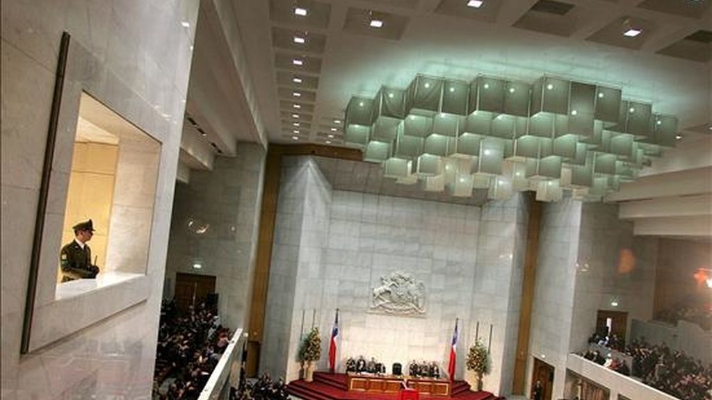 La iniciativa parlamentaria establece que las elecciones presidenciales "siempre se deben efectuar en un día domingo", lo que significa que los próximos comicios se realizarán el 13 de diciembre. EFE/Archivo