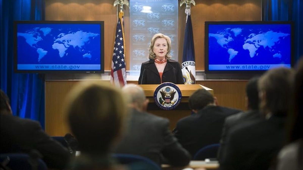 La secretaria de Estado estadounidense, Hillary Clinton, ofrece una rueda de prensa en la que presentó el informe anual sobre los derechos humanos en el mundo elaborado por el Departamento de Estado. EFE