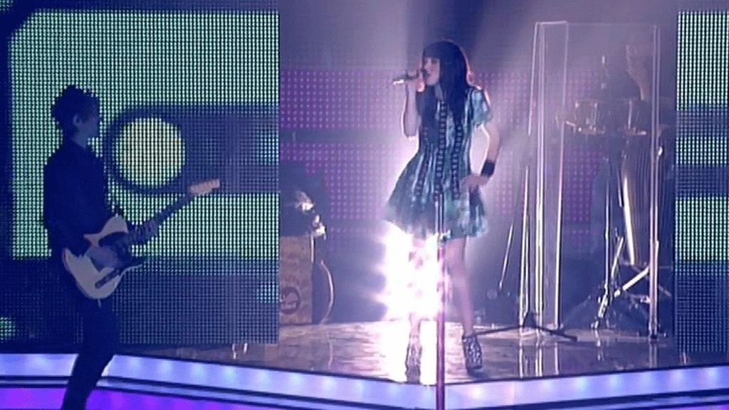 Carly Rae Jepsen canta junto a los finalistas