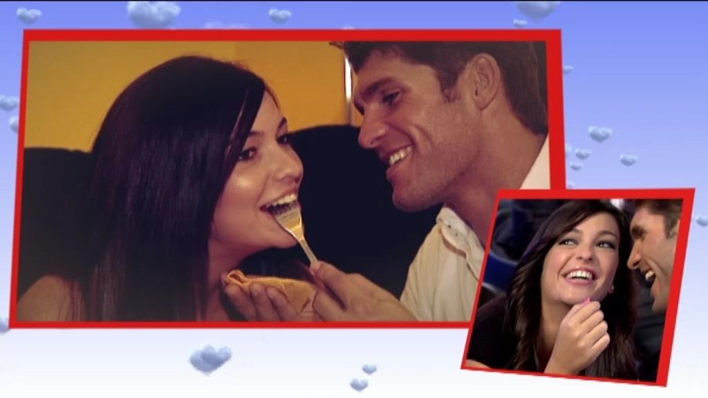 Cena romántica, brindis y velas