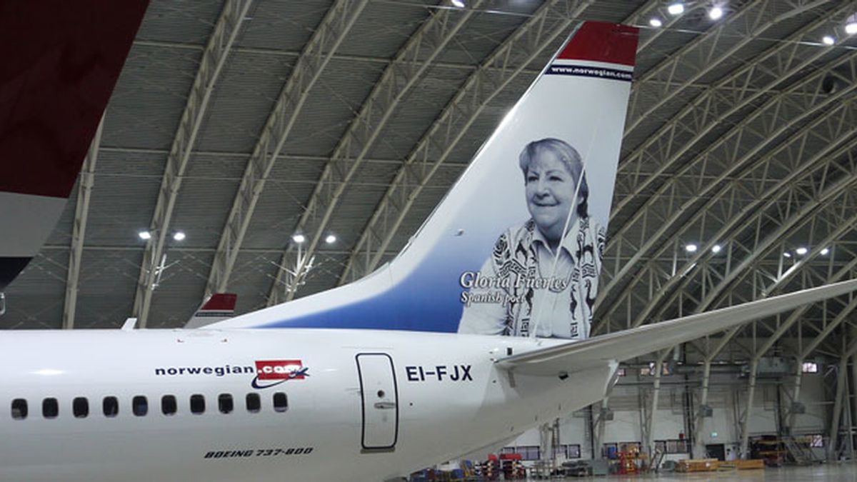 Aviones noruegos lucen la imagen de Gloria Fuertes