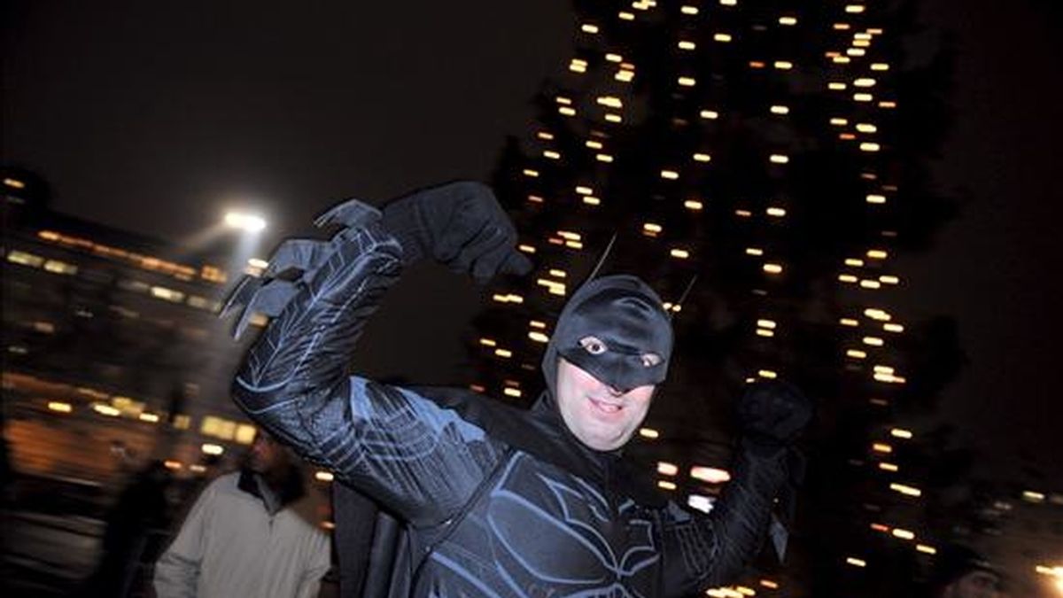 Un hombre disfrazado de "Batman" en el centro de Londres (Reino Unido). EFE/Archivo