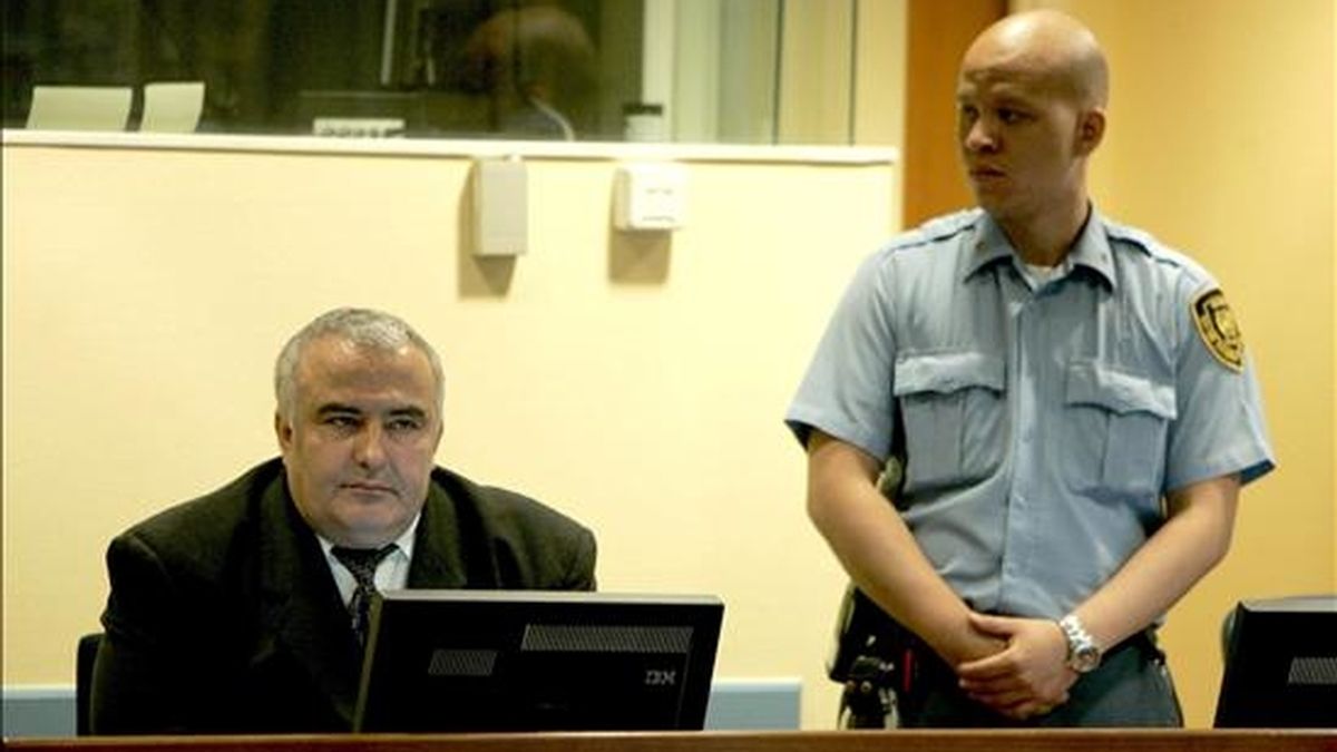 El ex oficial serbobosnio Dragan Jokic en la sala del tribunal de la ONU para crímenes de guerra en la antigua Yugoslavia en mayo de 2008. EFE/Archivo