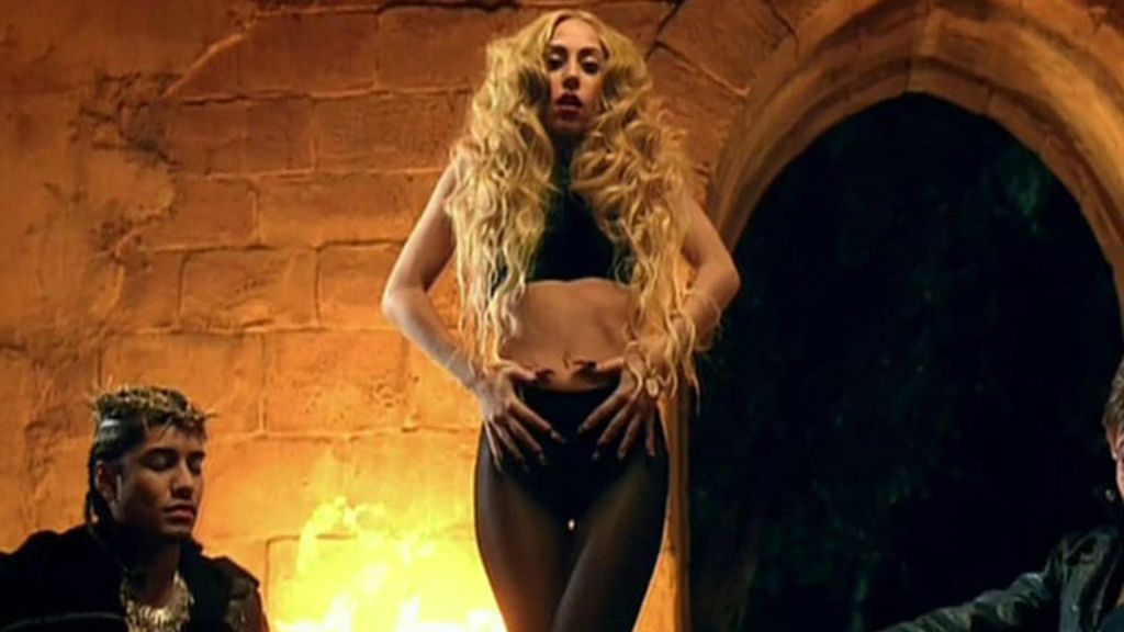 Lady Gaga la lía con su último videoclip