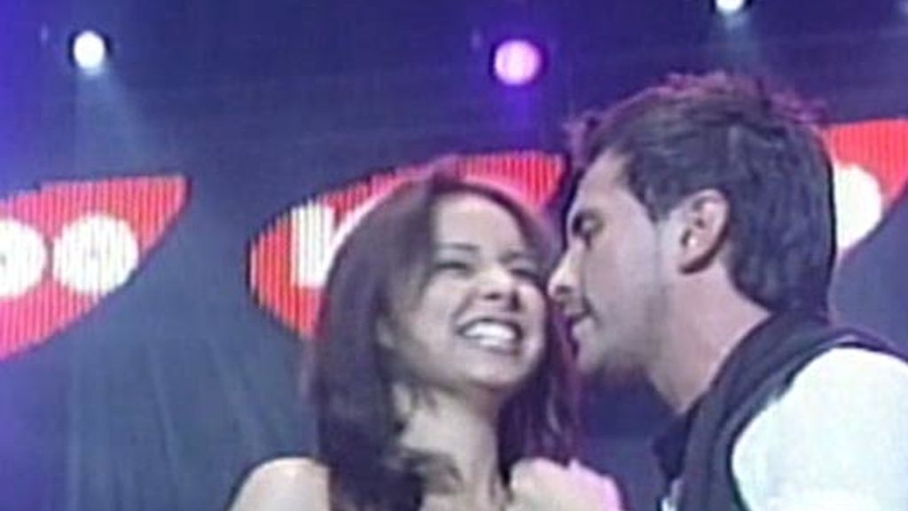 Chenoa y David de Maria, el beso