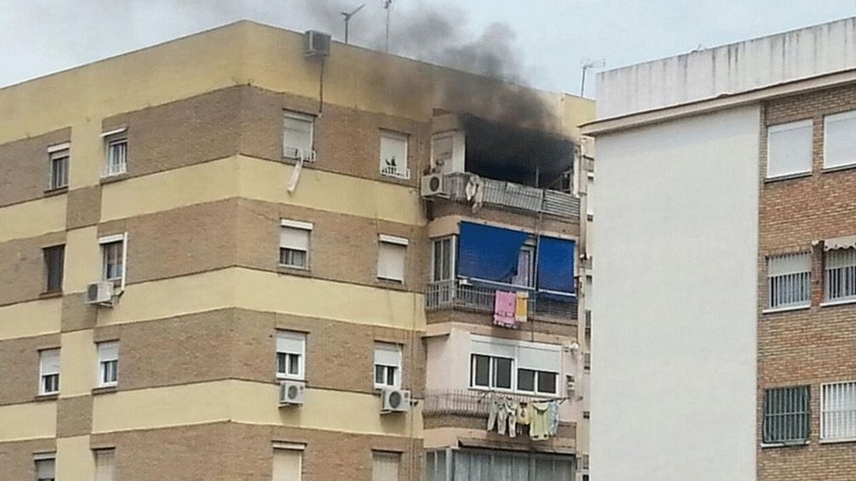 Encuentran a un hombre fallecido en el incendio de una vivienda en Málaga
