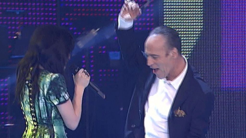 Carly Rae Jepsen canta junto a los finalistas