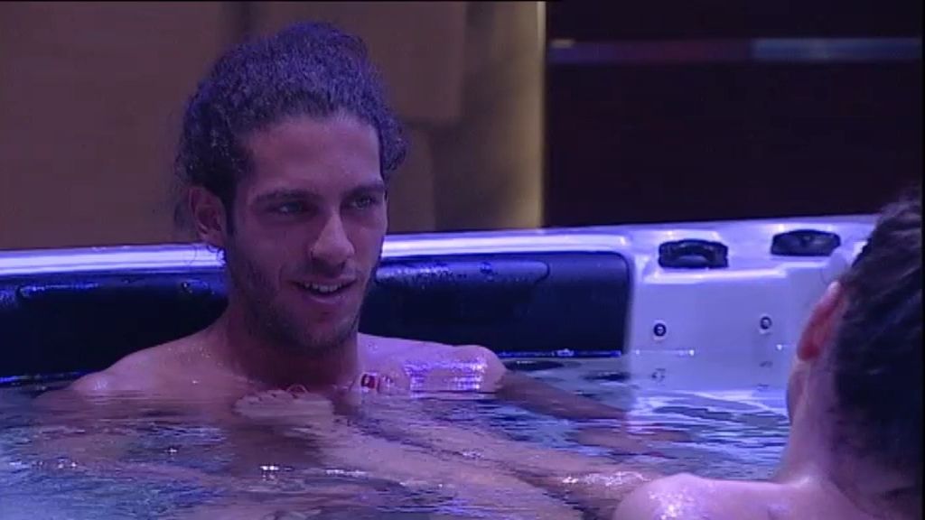 Besos y burbujas, casi en la oscuridad