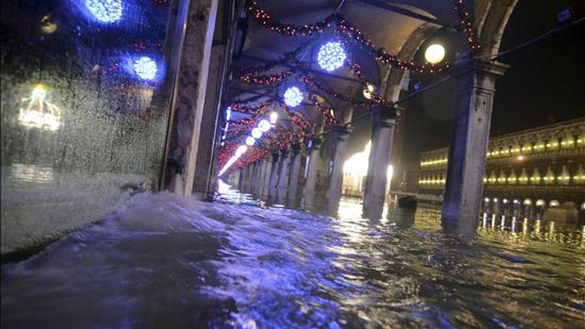 Una vista general de las inundaciones en la turística Plaza San Marcos en Venencia, Italia. EFE Una vista general de las inundaciones en la turística Plaza San Marcos en Venencia, Italia. EFE