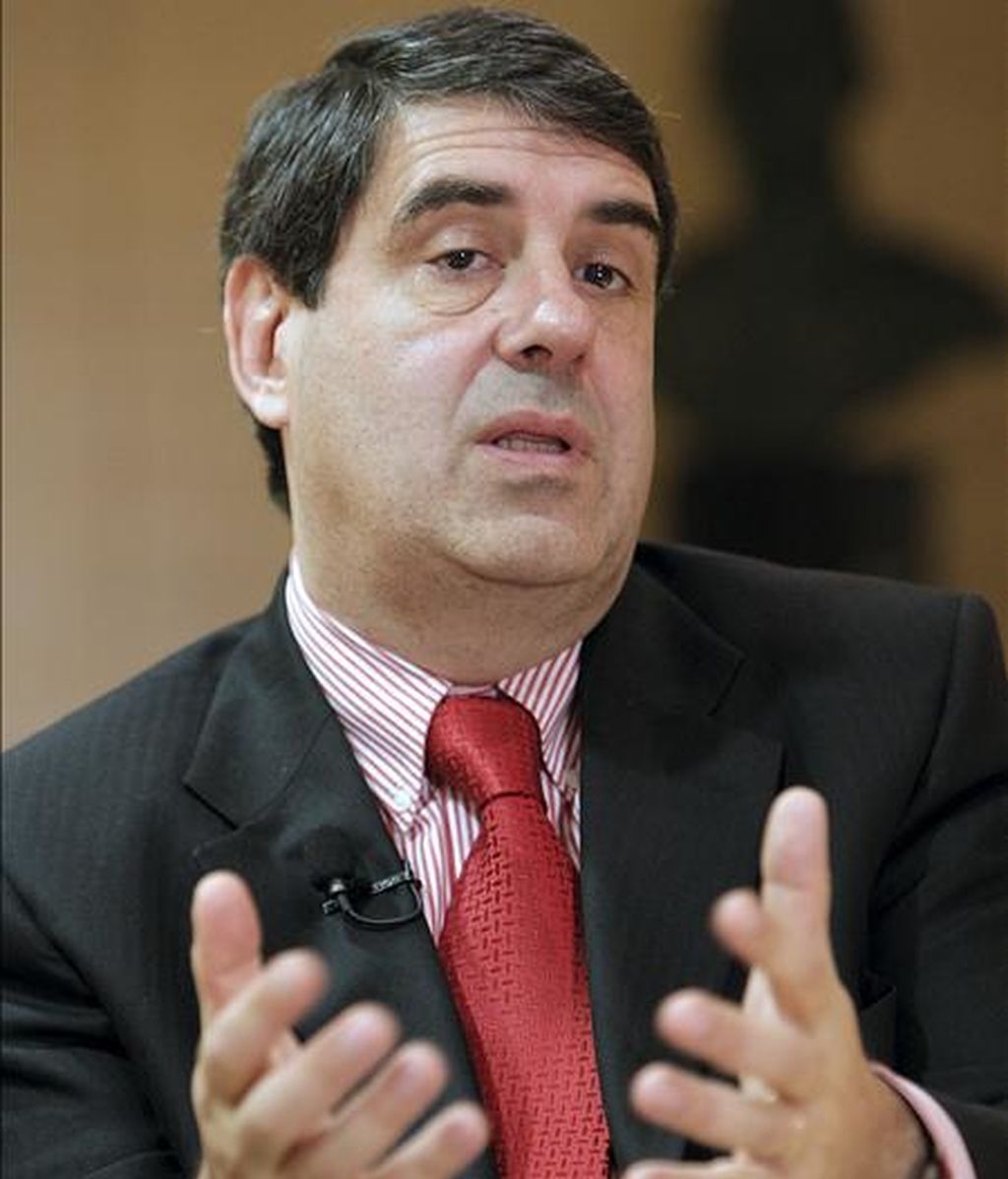 El embajador de Chile en España, Gonzalo Martner Fanta, durante la entrevista con Efe en la que dijo hoy que la crisis económica no ha afectado de momento a la inversión española en su país. EFE El embajador de Chile en España, Gonzalo Martner Fanta, durante la entrevista con Efe en la que dijo hoy que la crisis económica no ha afectado de momento a la inversión española en su país. EFE