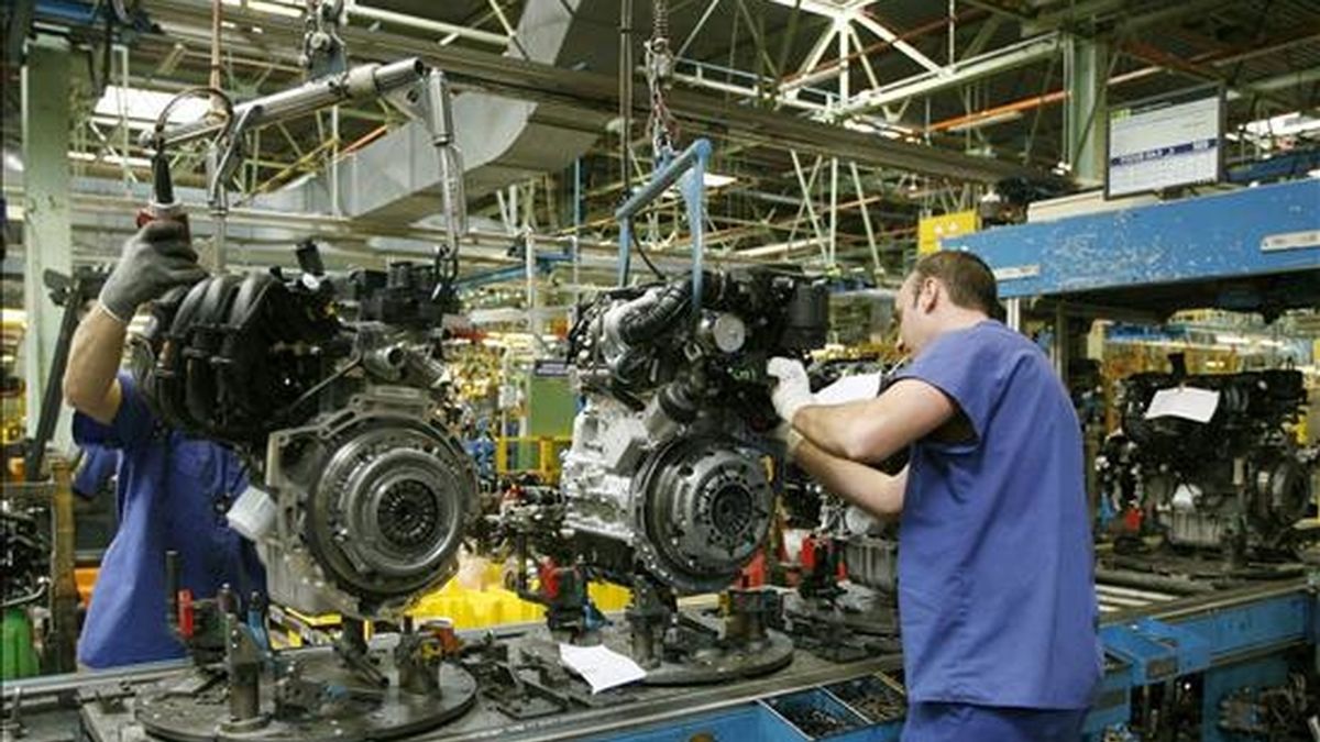 En la imagen, una cadena de montaje de la factoria de Ford en Almussafes (Valencia). EFE/Archivo