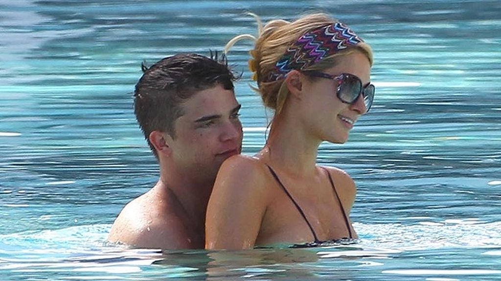 Las cálidas navidades de Paris Hilton y su novio español