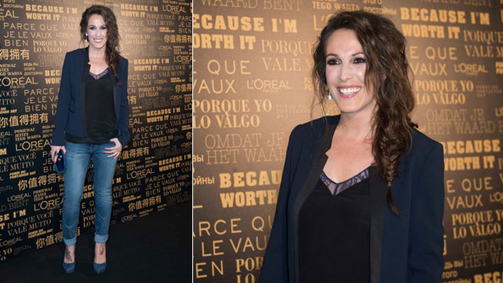 Malú posó en el 'photocall' con un 'look muy actual