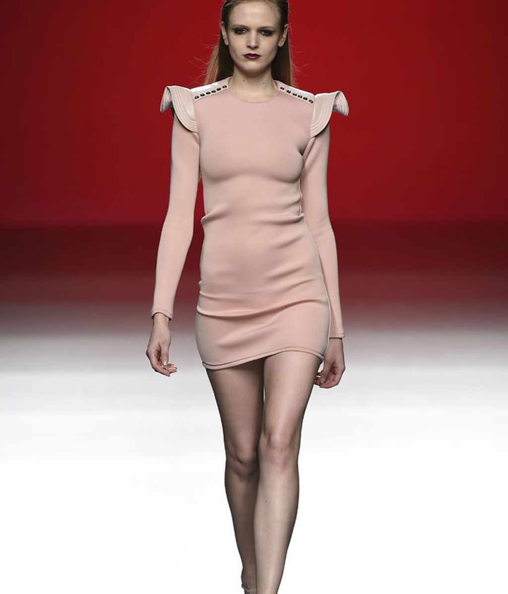 Las moteras más sexies se suben a la pasarela